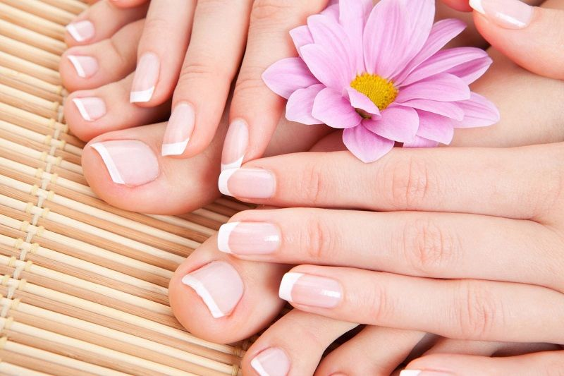 Móng tay sơn gel màu nude bóng đẹp
