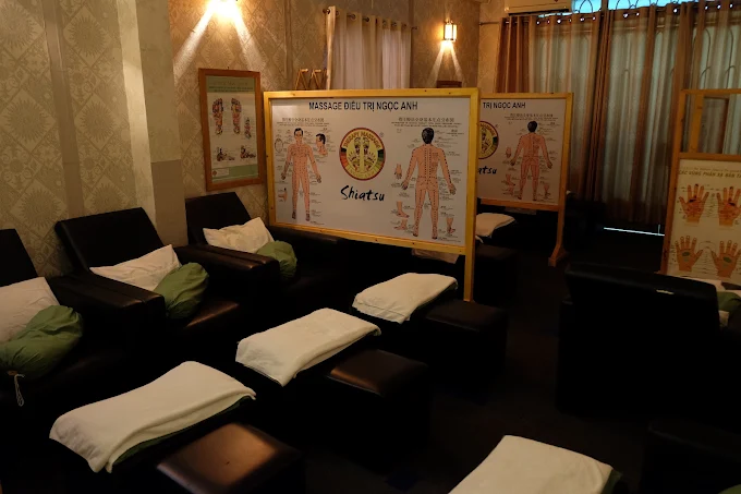 Ngọc Anh Spa massage đá nóng kết hợp xông tinh dầu